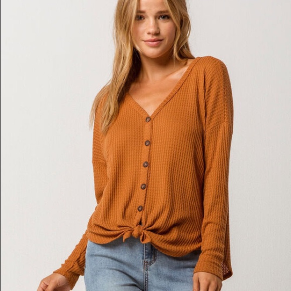 Tilly’s Tie-Front Thermal